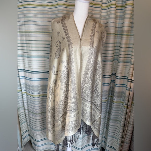 Soft & Luxurious Neutral Shawl Shrug cover Cozy Outfit Upgrade - Picture 2 of 8